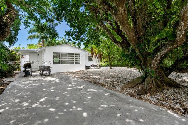 230 NE 2nd Pl, Dania Beach, FL 33004