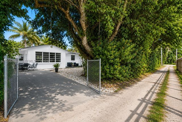 230 NE 2nd Pl, Dania Beach, FL 33004