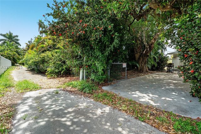 230 NE 2nd Pl, Dania Beach, FL 33004