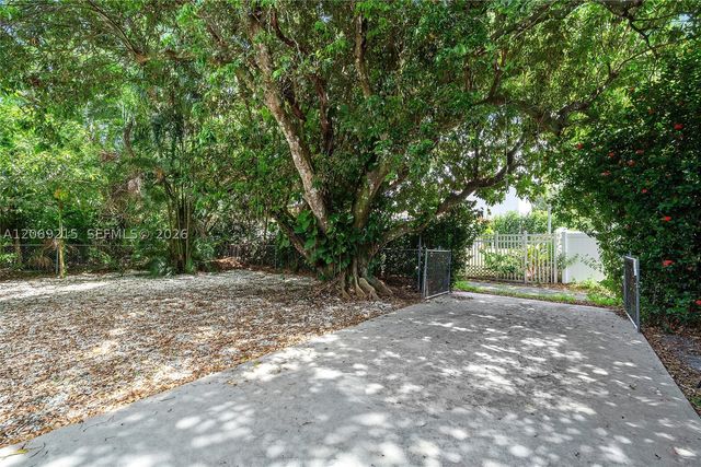 230 NE 2nd Pl, Dania Beach, FL 33004