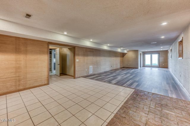 1237 White Top Road, Bluff City, TN 37618