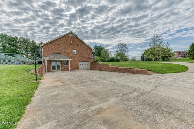 1237 White Top Road, Bluff City, TN 37618