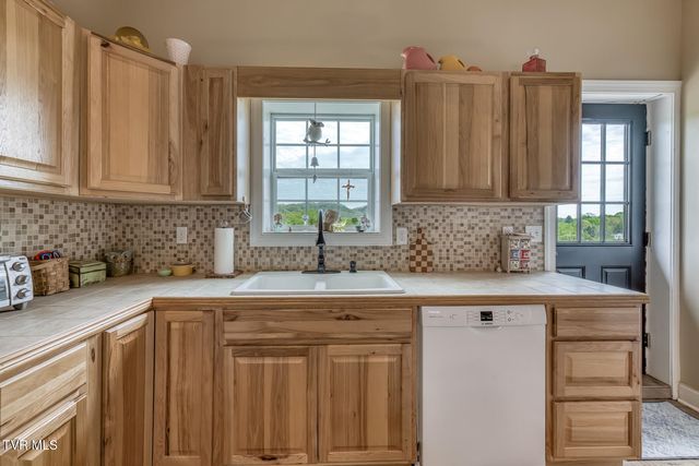 1237 White Top Road, Bluff City, TN 37618