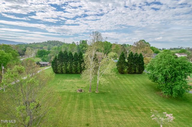 1237 White Top Road, Bluff City, TN 37618