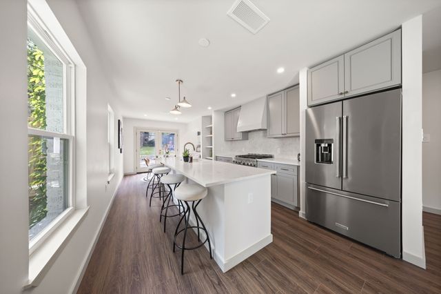 200 S Shore Drive, Dallas, TX 75216