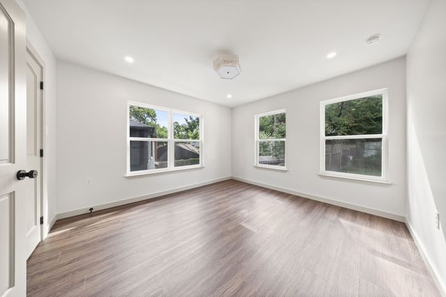 200 S Shore Drive, Dallas, TX 75216