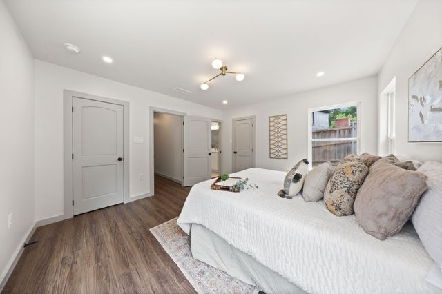 200 S Shore Drive, Dallas, TX 75216