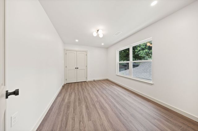 200 S Shore Drive, Dallas, TX 75216