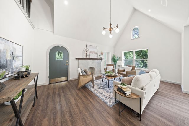 200 S Shore Drive, Dallas, TX 75216
