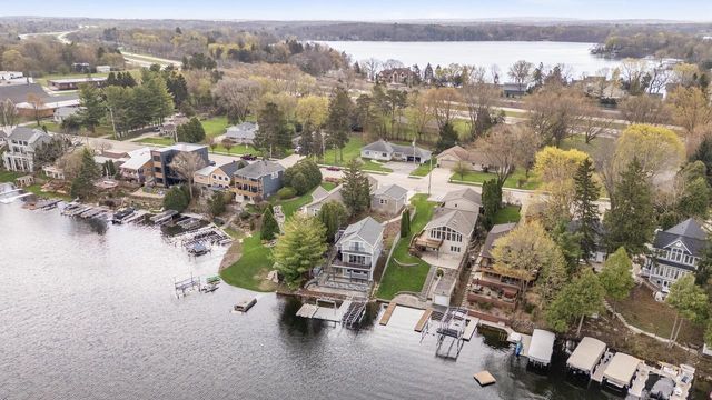 N50W35328 Wisconsin AVENUE, Oconomowoc, WI 53066