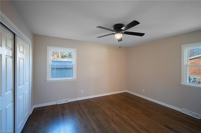 307 Foxcroft Drive, Winston-salem, NC 27103