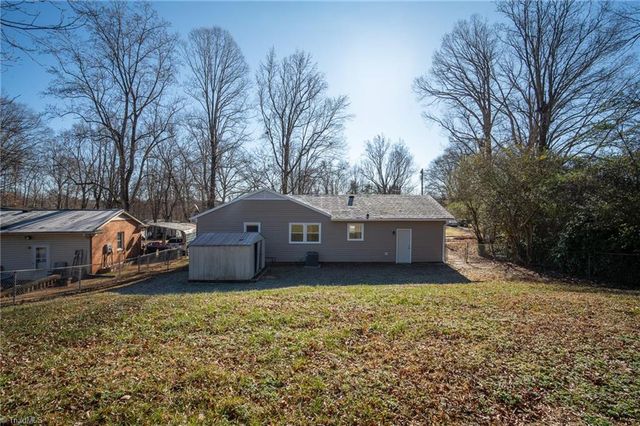 307 Foxcroft Drive, Winston-salem, NC 27103