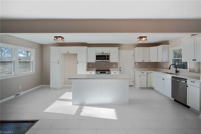 307 Foxcroft Drive, Winston-salem, NC 27103