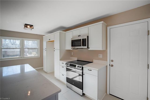 307 Foxcroft Drive, Winston-salem, NC 27103