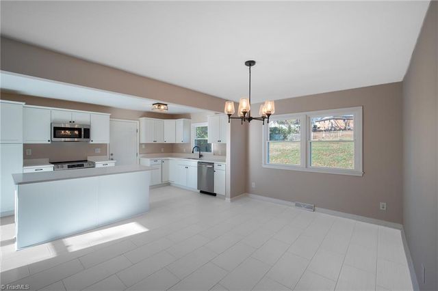 307 Foxcroft Drive, Winston-salem, NC 27103