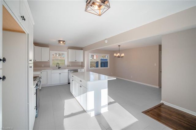 307 Foxcroft Drive, Winston-salem, NC 27103