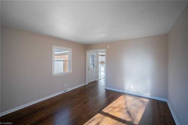 307 Foxcroft Drive, Winston-salem, NC 27103