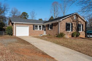 307 Foxcroft Drive, Winston-salem, NC 27103