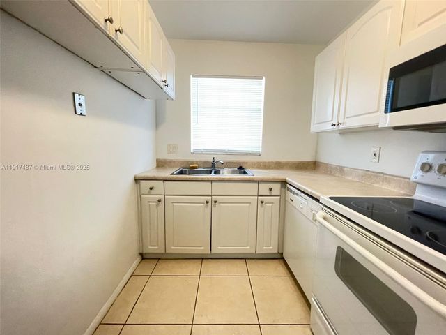 4951 Wedgewood Way 6, West Palm Beach, FL 33417