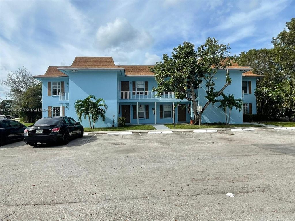 4951 Wedgewood Way 6, West Palm Beach, FL 33417