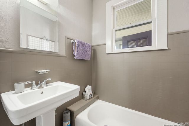 2022 Sacramento, San Antonio, TX 78201