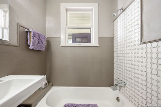 2022 Sacramento, San Antonio, TX 78201