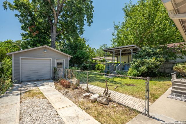 2022 Sacramento, San Antonio, TX 78201