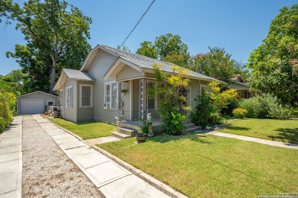 2022 Sacramento, San Antonio, TX 78201