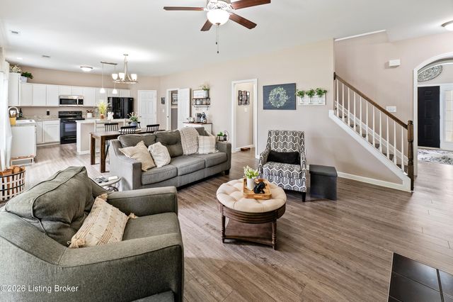 133 N Canterbury Glen Dr, Mt Washington, KY 40047