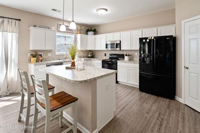 133 N Canterbury Glen Dr, Mt Washington, KY 40047