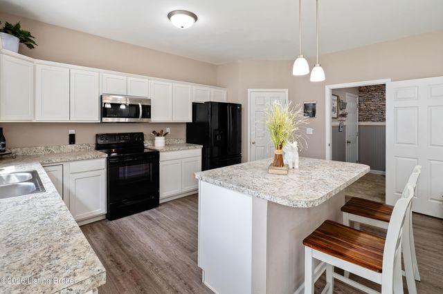 133 N Canterbury Glen Dr, Mt Washington, KY 40047