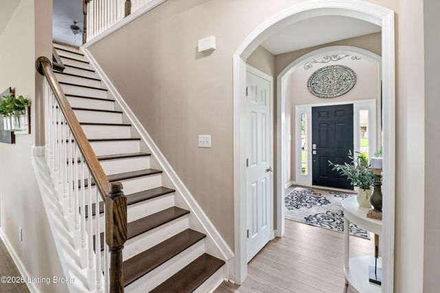133 N Canterbury Glen Dr, Mt Washington, KY 40047