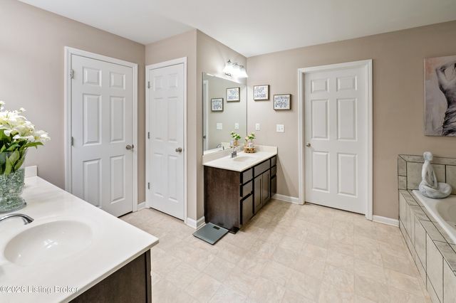 133 N Canterbury Glen Dr, Mt Washington, KY 40047