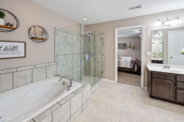 133 N Canterbury Glen Dr, Mt Washington, KY 40047