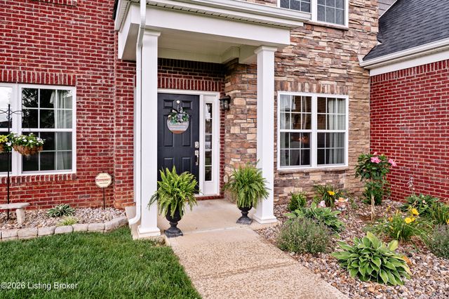 133 N Canterbury Glen Dr, Mt Washington, KY 40047