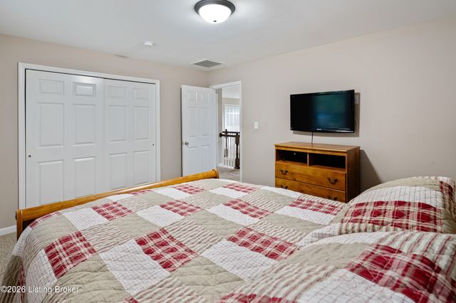 133 N Canterbury Glen Dr, Mt Washington, KY 40047