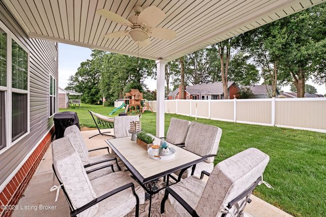 133 N Canterbury Glen Dr, Mt Washington, KY 40047