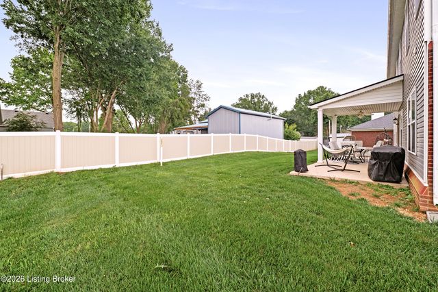 133 N Canterbury Glen Dr, Mt Washington, KY 40047