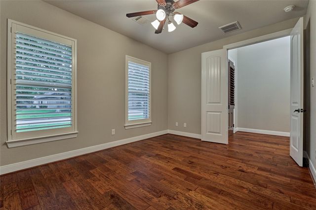 650 Edgewood Drive, Montgomery, TX 77356
