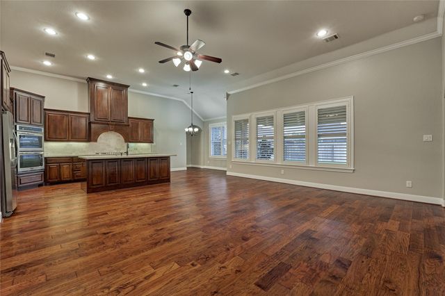 650 Edgewood Drive, Montgomery, TX 77356