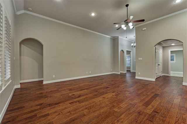 650 Edgewood Drive, Montgomery, TX 77356