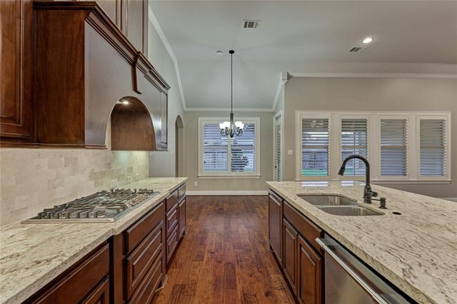 650 Edgewood Drive, Montgomery, TX 77356