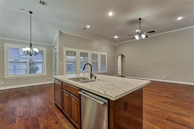 650 Edgewood Drive, Montgomery, TX 77356