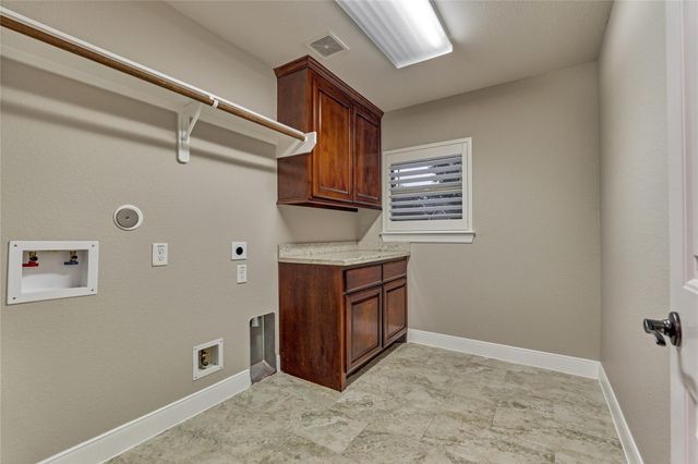 650 Edgewood Drive, Montgomery, TX 77356