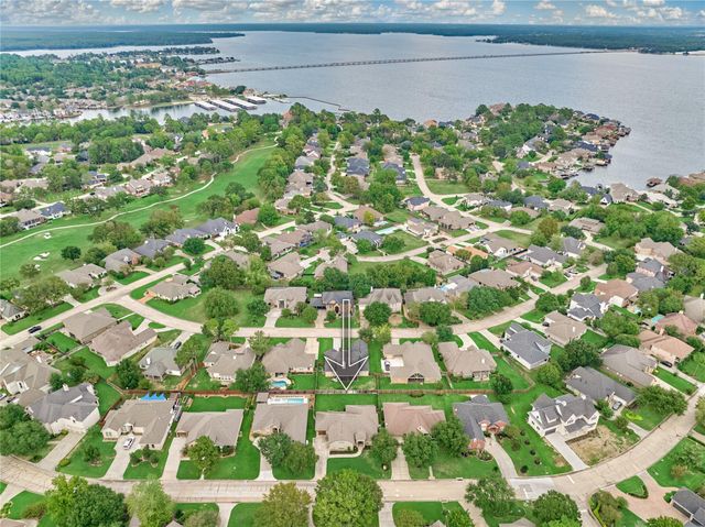 650 Edgewood Drive, Montgomery, TX 77356