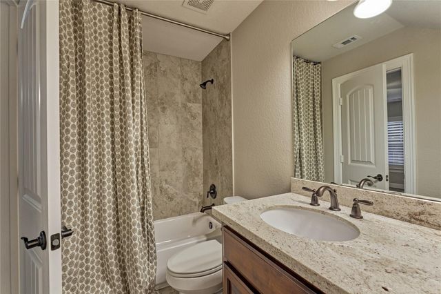 650 Edgewood Drive, Montgomery, TX 77356