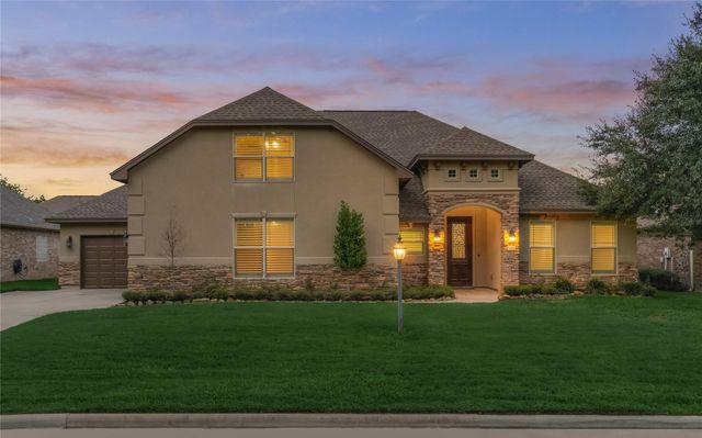 650 Edgewood Drive, Montgomery, TX 77356
