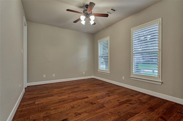 650 Edgewood Drive, Montgomery, TX 77356