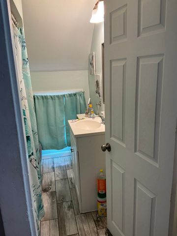 90 Hemlock St, New Bedford, MA 02740