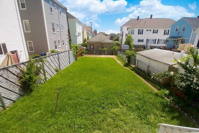 90 Hemlock St, New Bedford, MA 02740